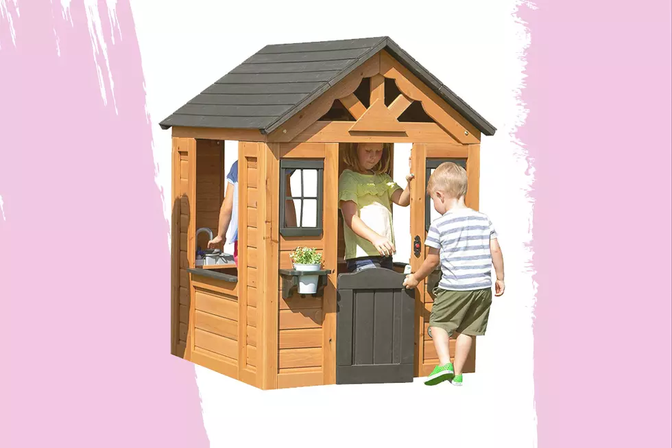 5 Backyard Playsets That Are Perfect for Kids & Toddlers
